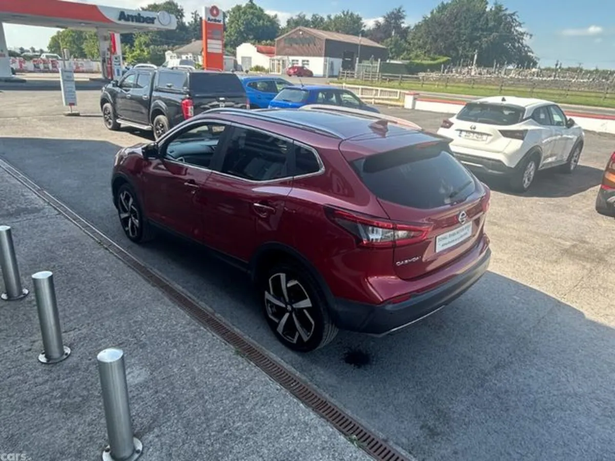Nissan Qashqai SUV, Petrol, 2019, Red