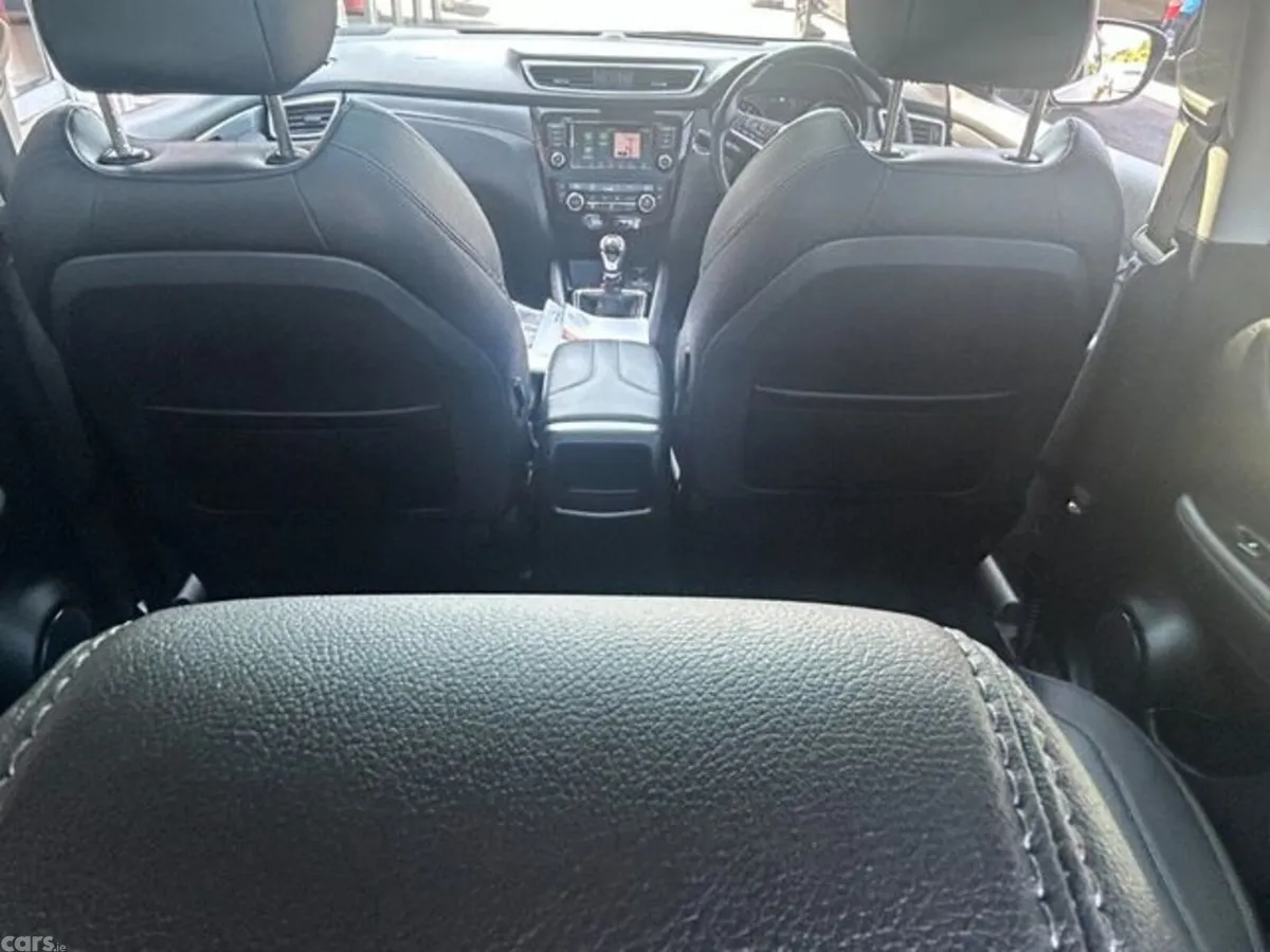 Nissan Qashqai SUV, Petrol, 2019, Red