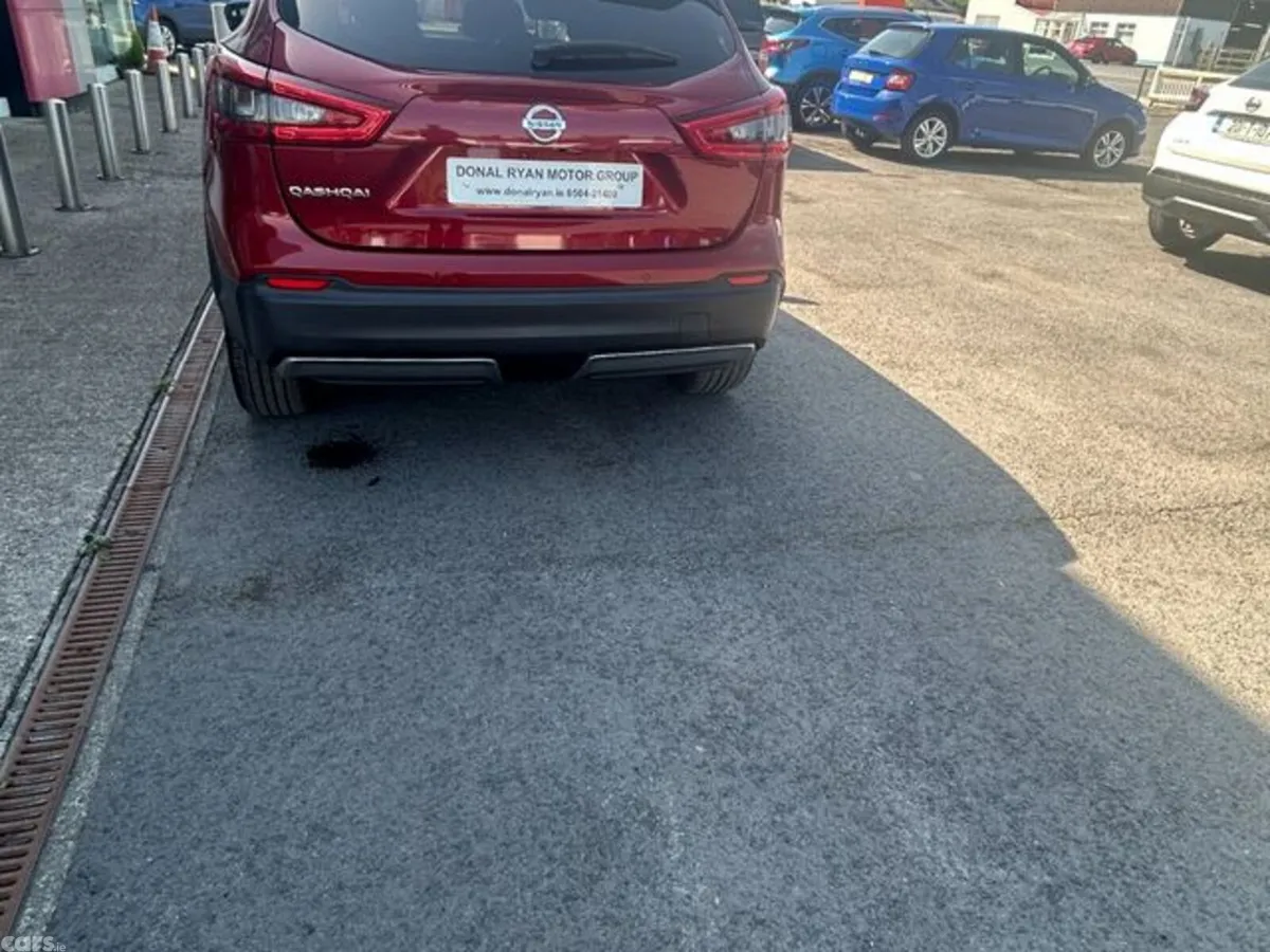 Nissan Qashqai SUV, Petrol, 2019, Red
