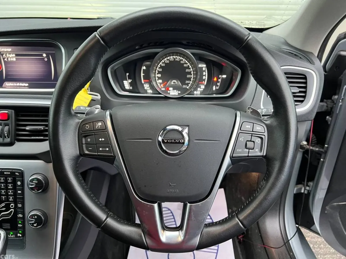Volvo V40 Hatchback, Diesel, 2018, Silver