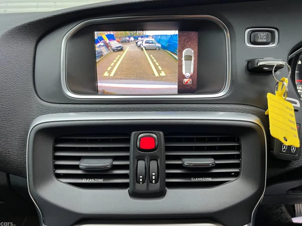 Volvo V40 Hatchback, Diesel, 2018, Silver