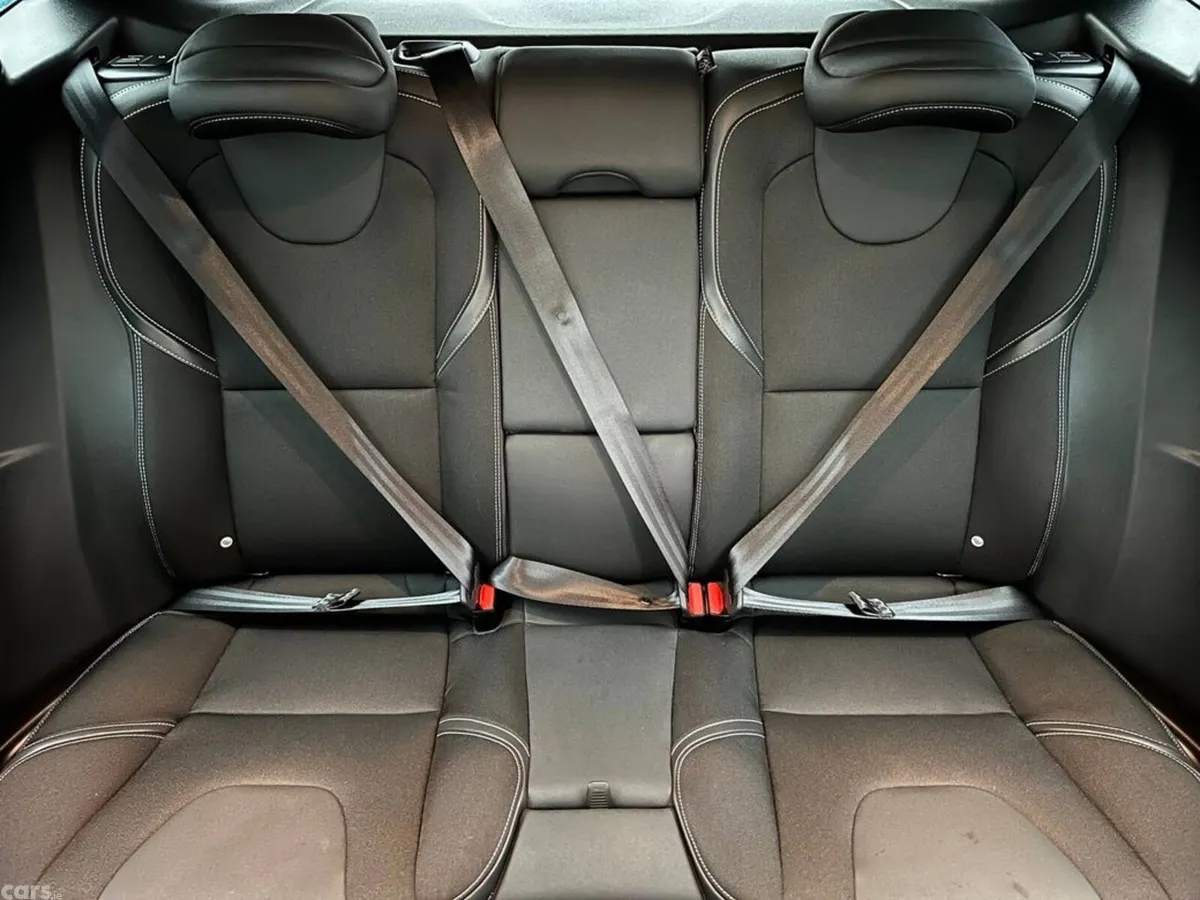 Volvo V40 Hatchback, Diesel, 2018, Silver