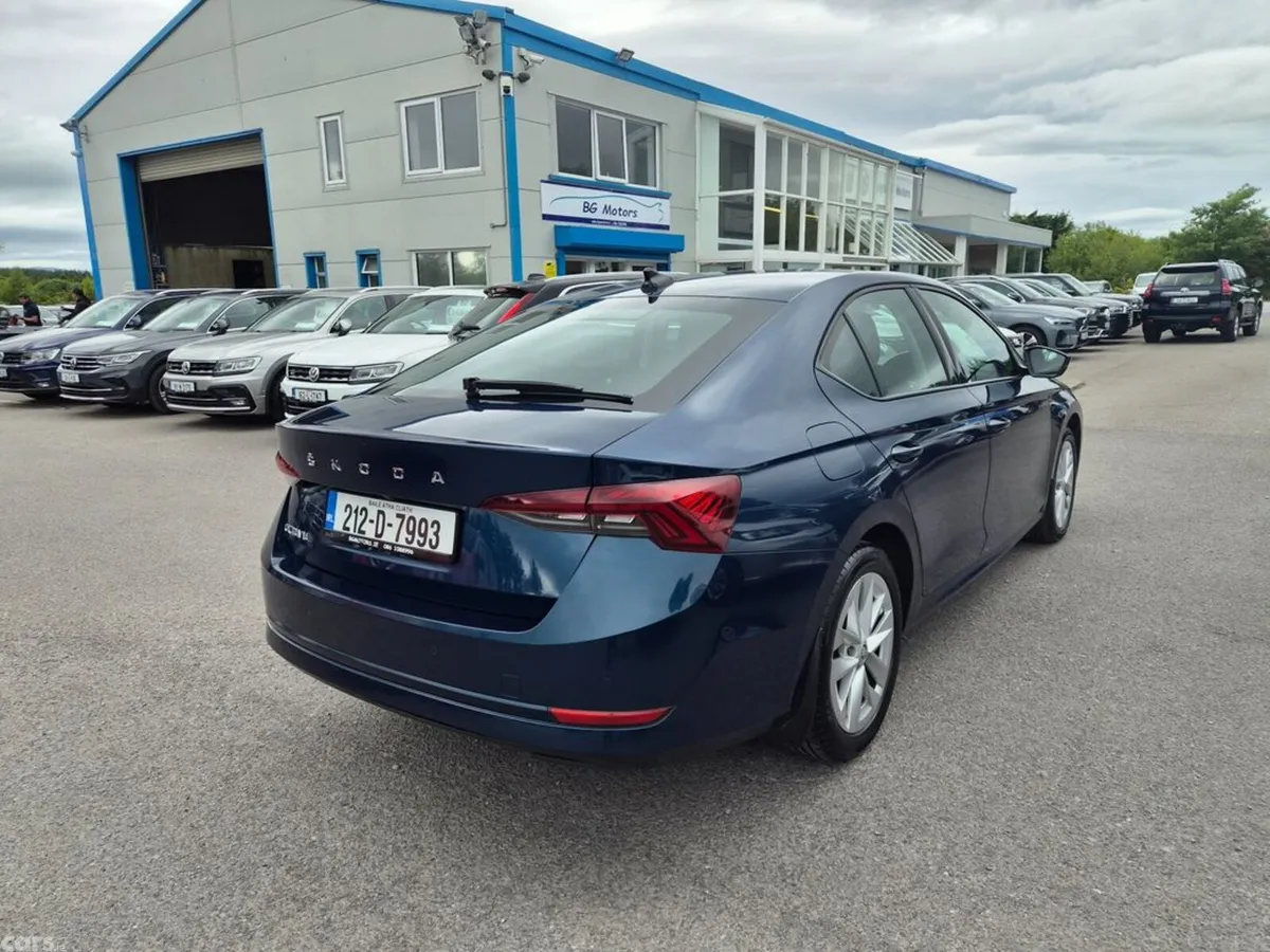 Skoda Octavia Saloon, Diesel, 2021, Blue
