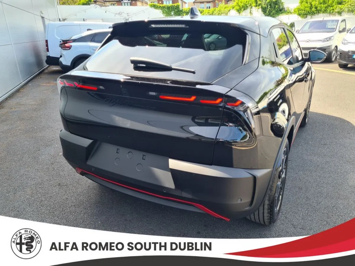 Alfa Romeo Junior Hatchback, Electric, 2027, Black