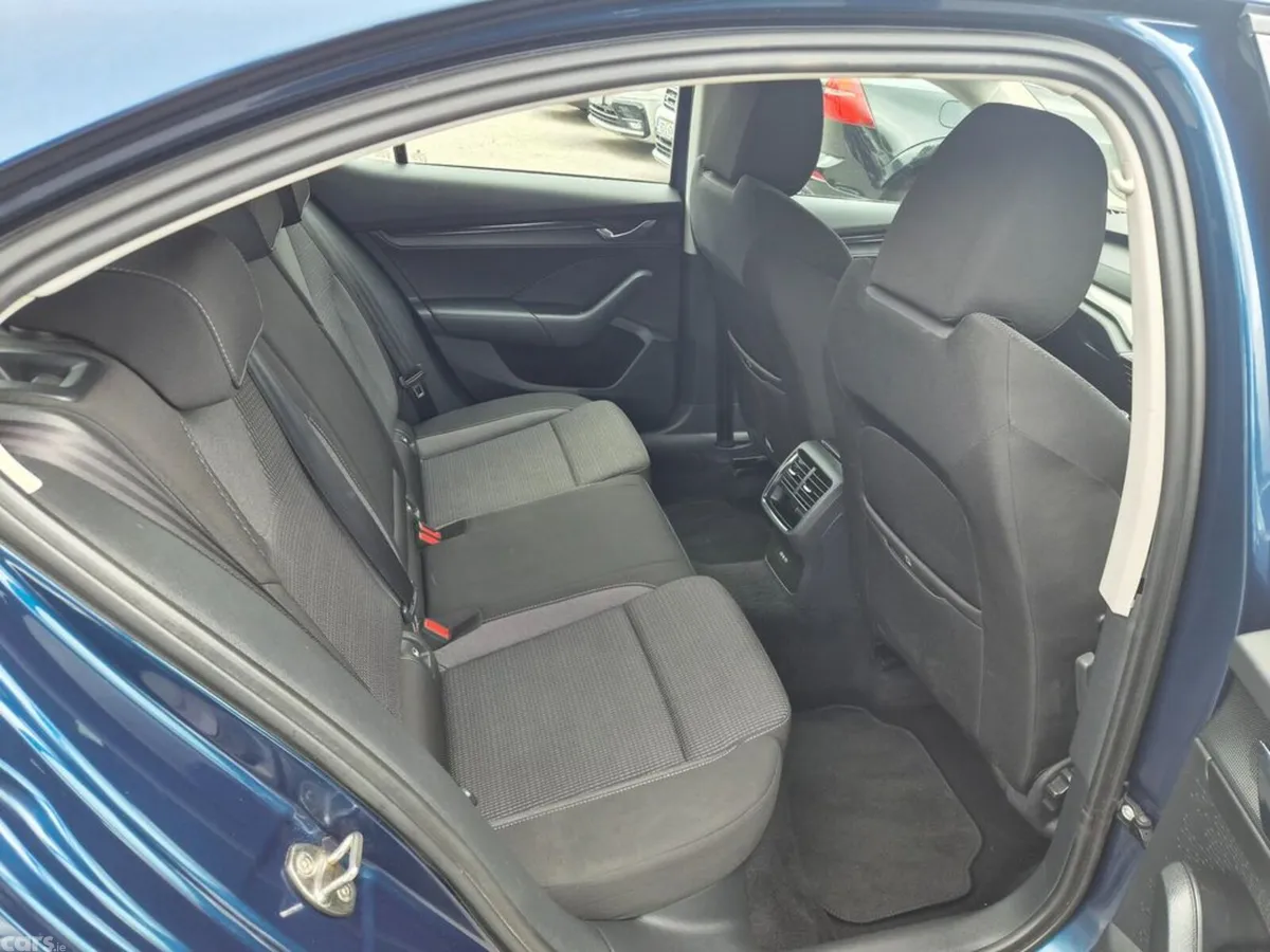 Skoda Octavia Saloon, Diesel, 2021, Blue