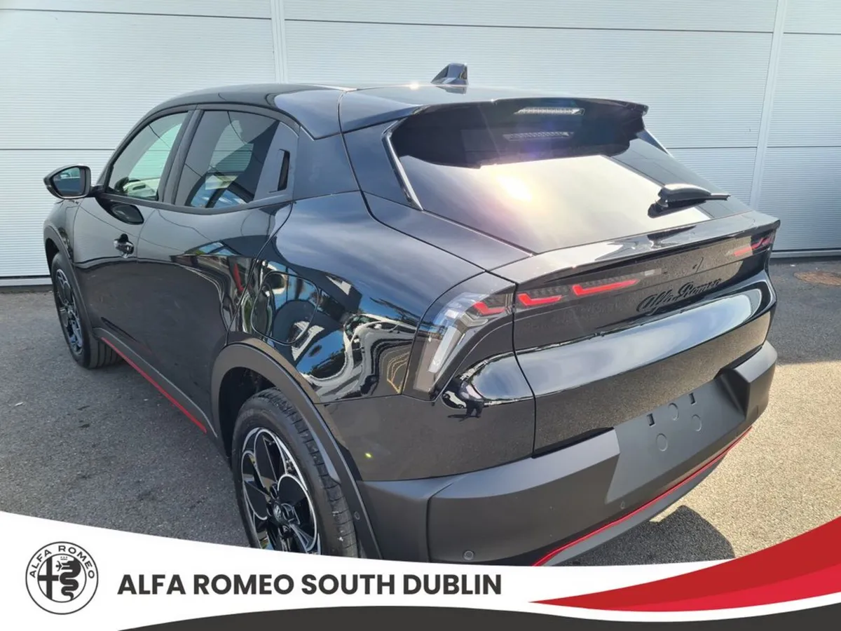 Alfa Romeo Junior Hatchback, Electric, 2027, Black