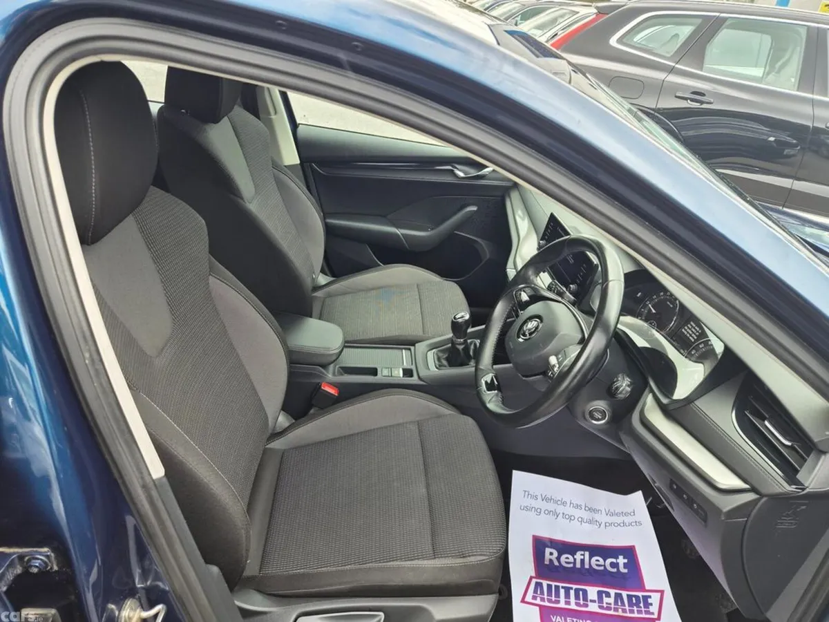 Skoda Octavia Saloon, Diesel, 2021, Blue
