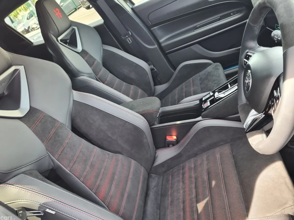 Alfa Romeo Junior Hatchback, Electric, 2027, Black