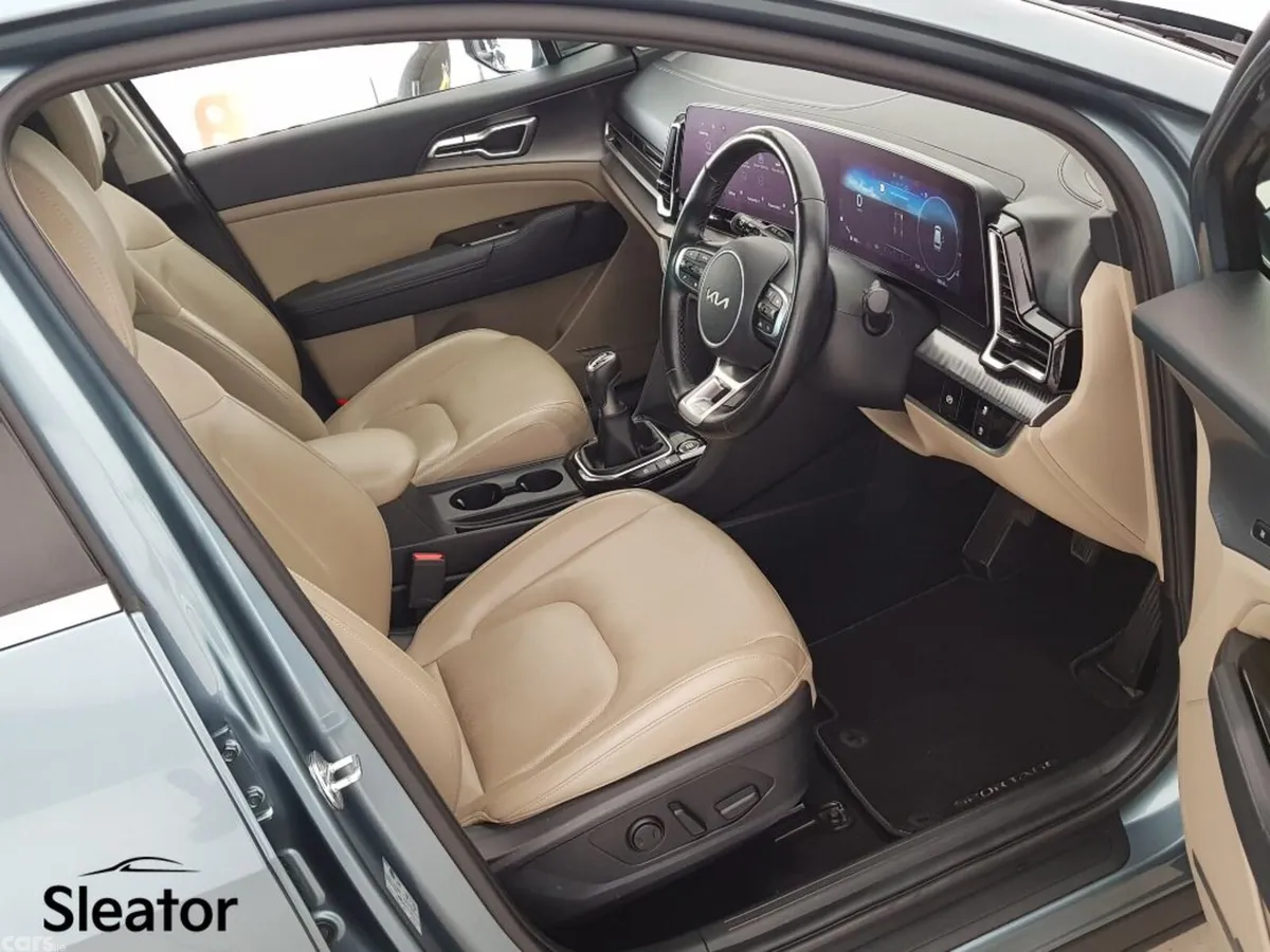Kia Sportage MPV, Diesel, 2022, Grey