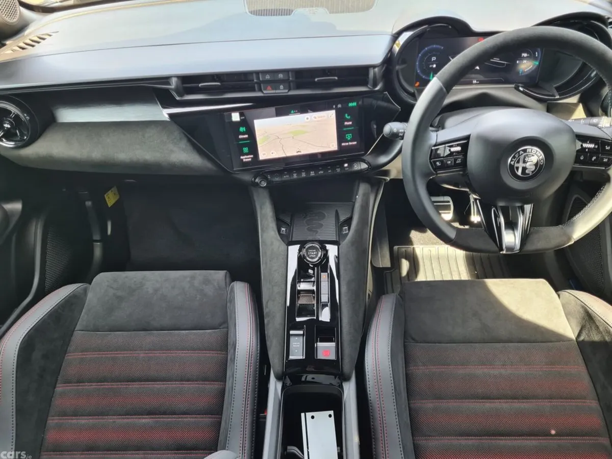 Alfa Romeo Junior Hatchback, Electric, 2027, Black