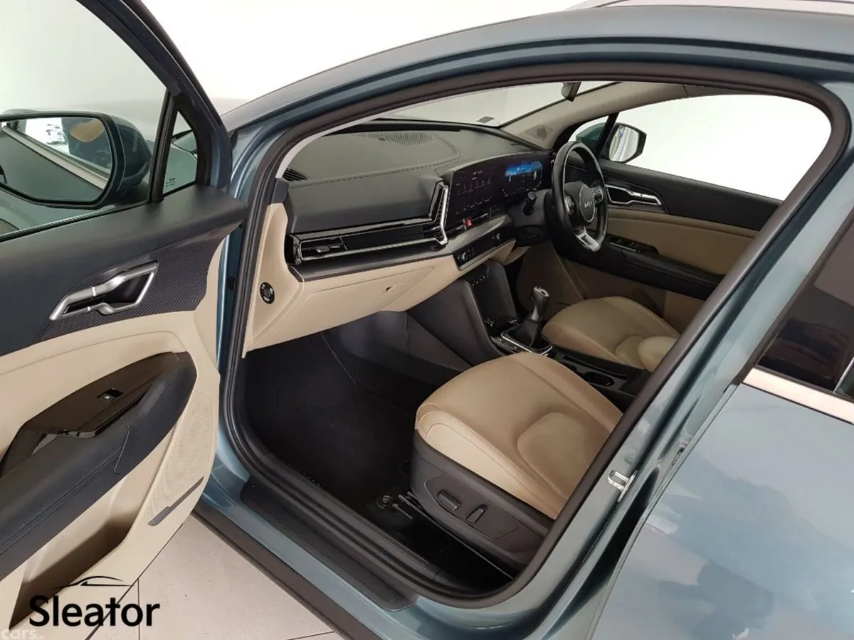 Kia Sportage MPV, Diesel, 2022, Grey