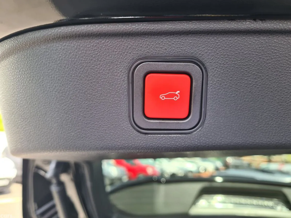 Alfa Romeo Junior Hatchback, Electric, 2027, Black