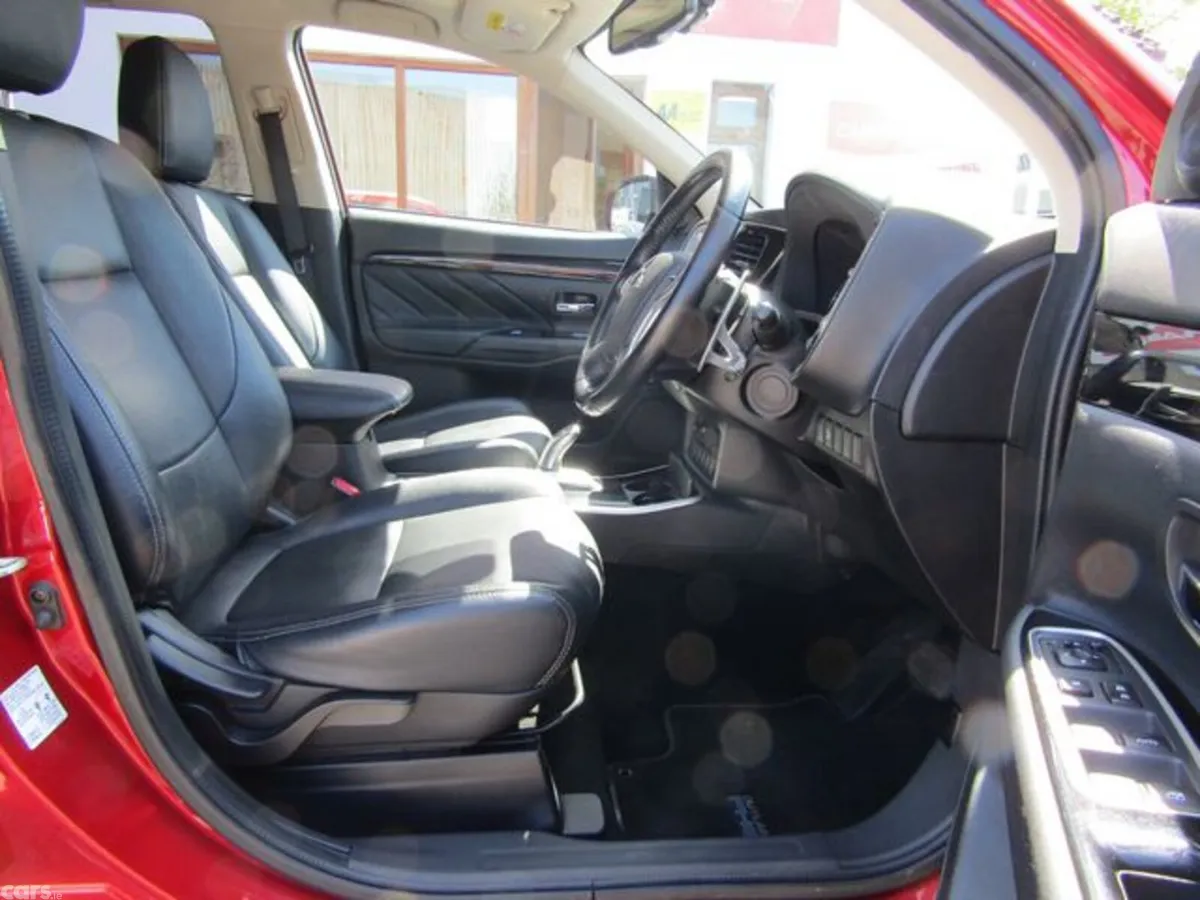 Mitsubishi Outlander Estate, Petrol Plug-in Hybrid, 2017, Red