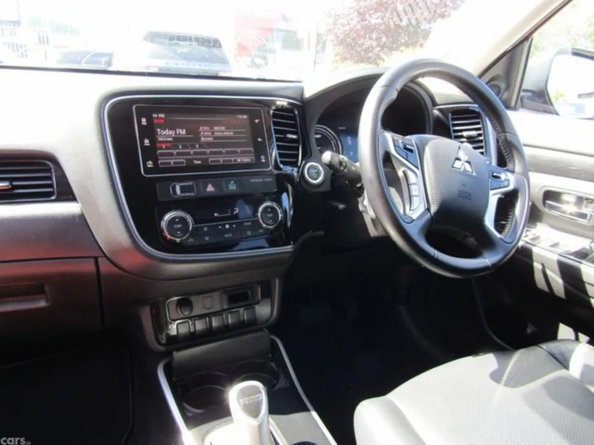 Mitsubishi Outlander Estate, Petrol Plug-in Hybrid, 2017, Red