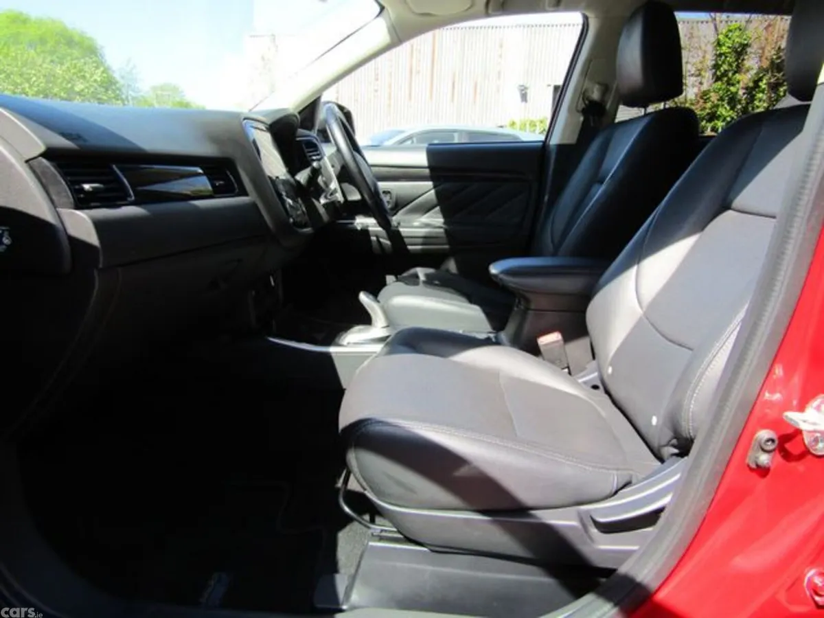Mitsubishi Outlander Estate, Petrol Plug-in Hybrid, 2017, Red