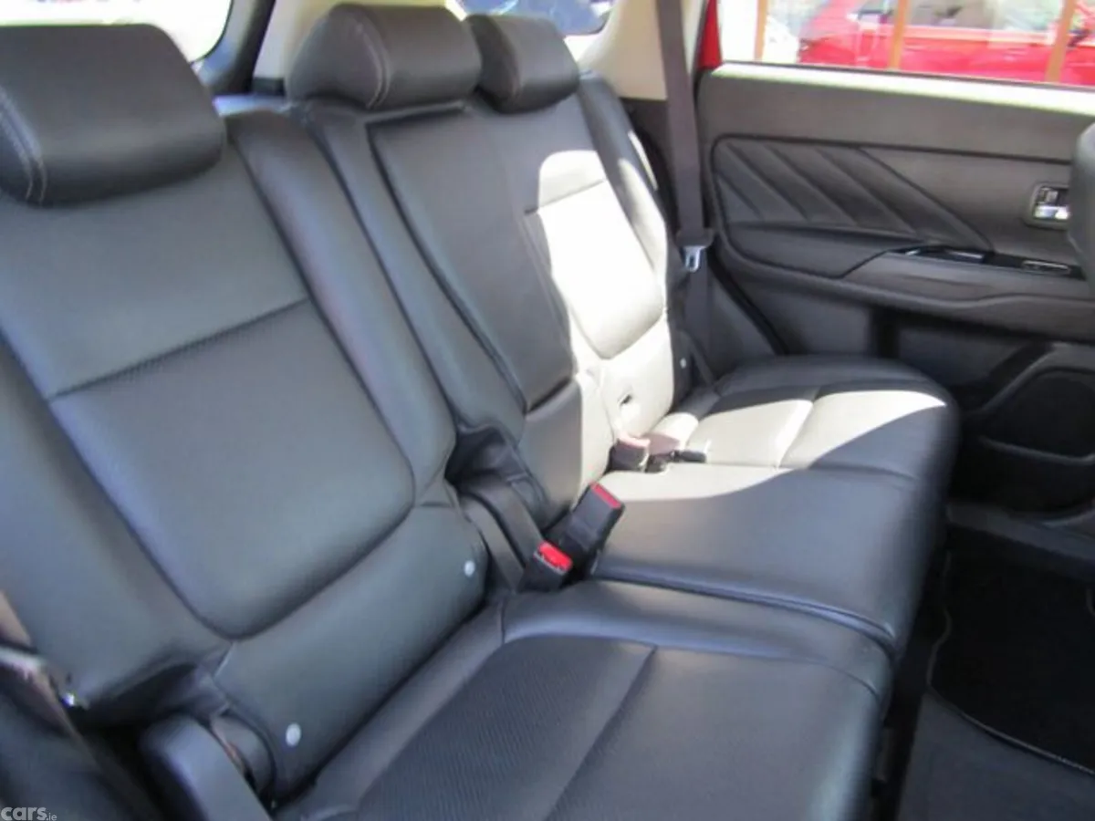 Mitsubishi Outlander Estate, Petrol Plug-in Hybrid, 2017, Red
