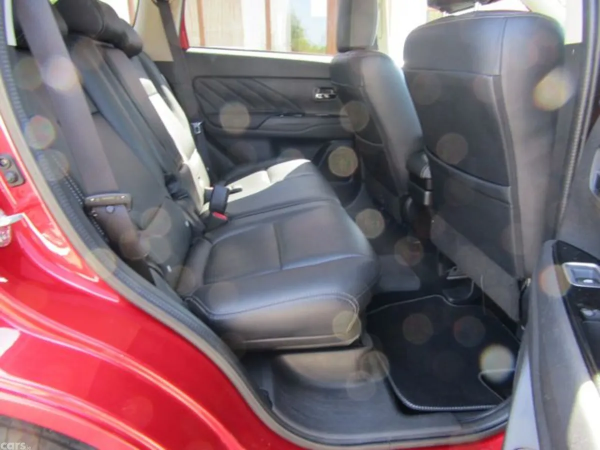 Mitsubishi Outlander Estate, Petrol Plug-in Hybrid, 2017, Red