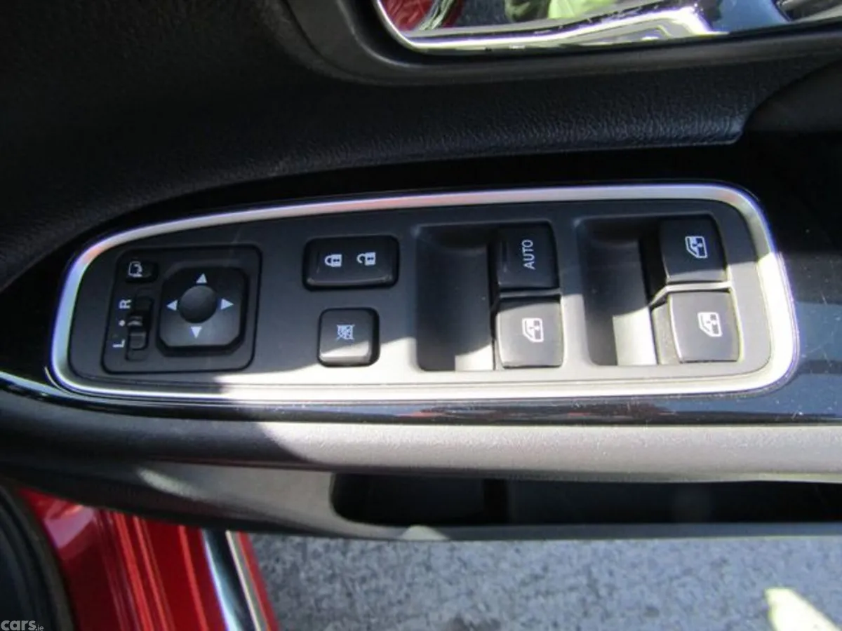 Mitsubishi Outlander Estate, Petrol Plug-in Hybrid, 2017, Red