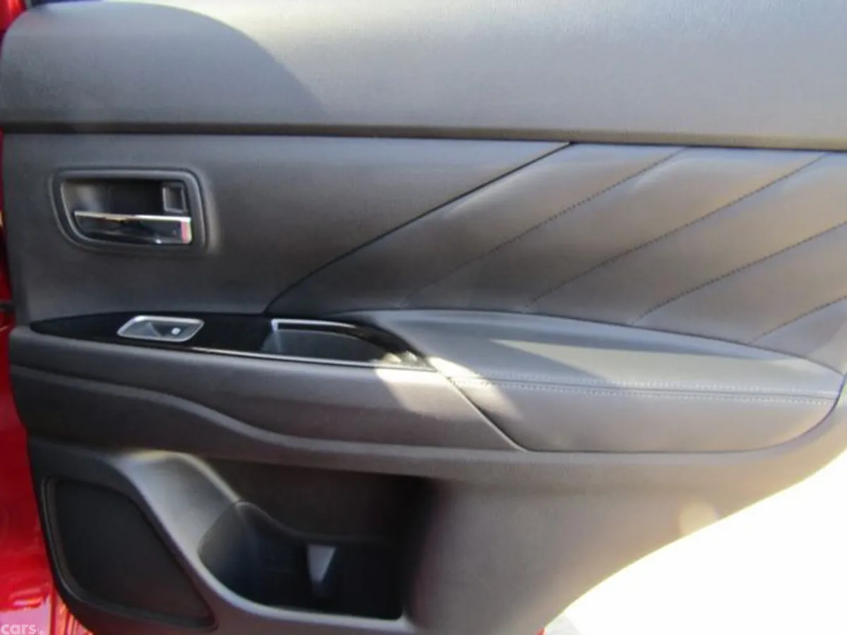 Mitsubishi Outlander Estate, Petrol Plug-in Hybrid, 2017, Red