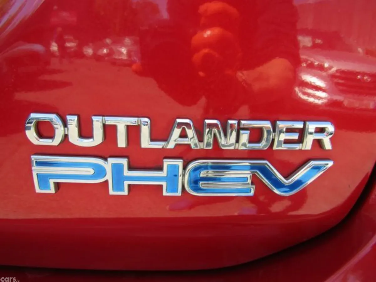 Mitsubishi Outlander Estate, Petrol Plug-in Hybrid, 2017, Red