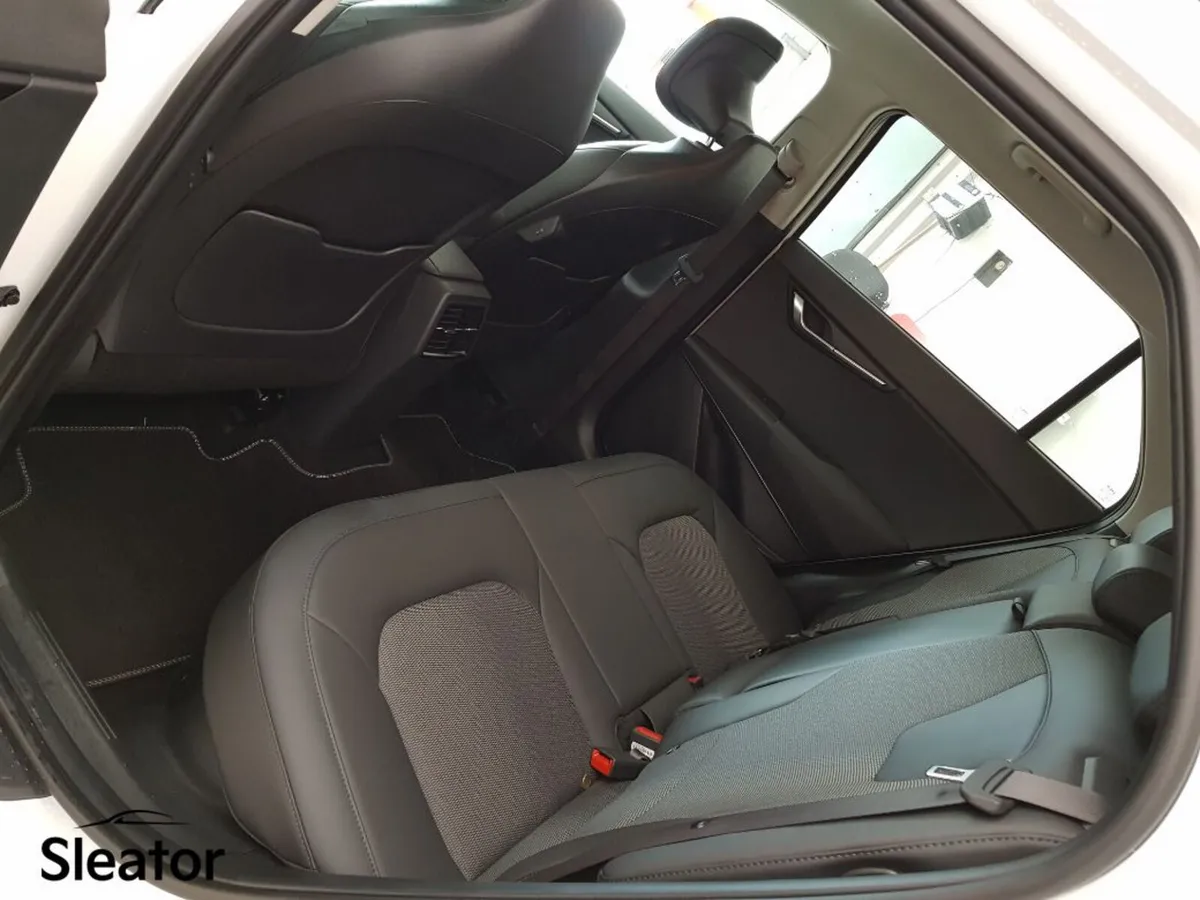 Kia Niro MPV, Petrol Plug-in Hybrid, 2023, White
