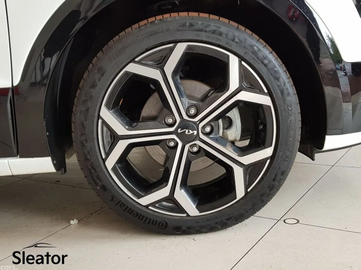 Kia Niro MPV, Petrol Plug-in Hybrid, 2023, White