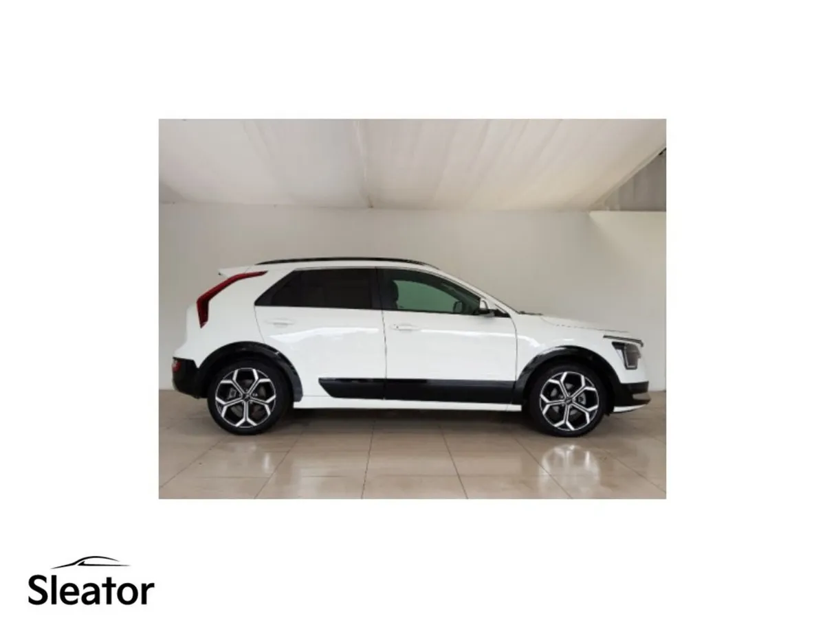 Kia Niro MPV, Petrol Plug-in Hybrid, 2023, White