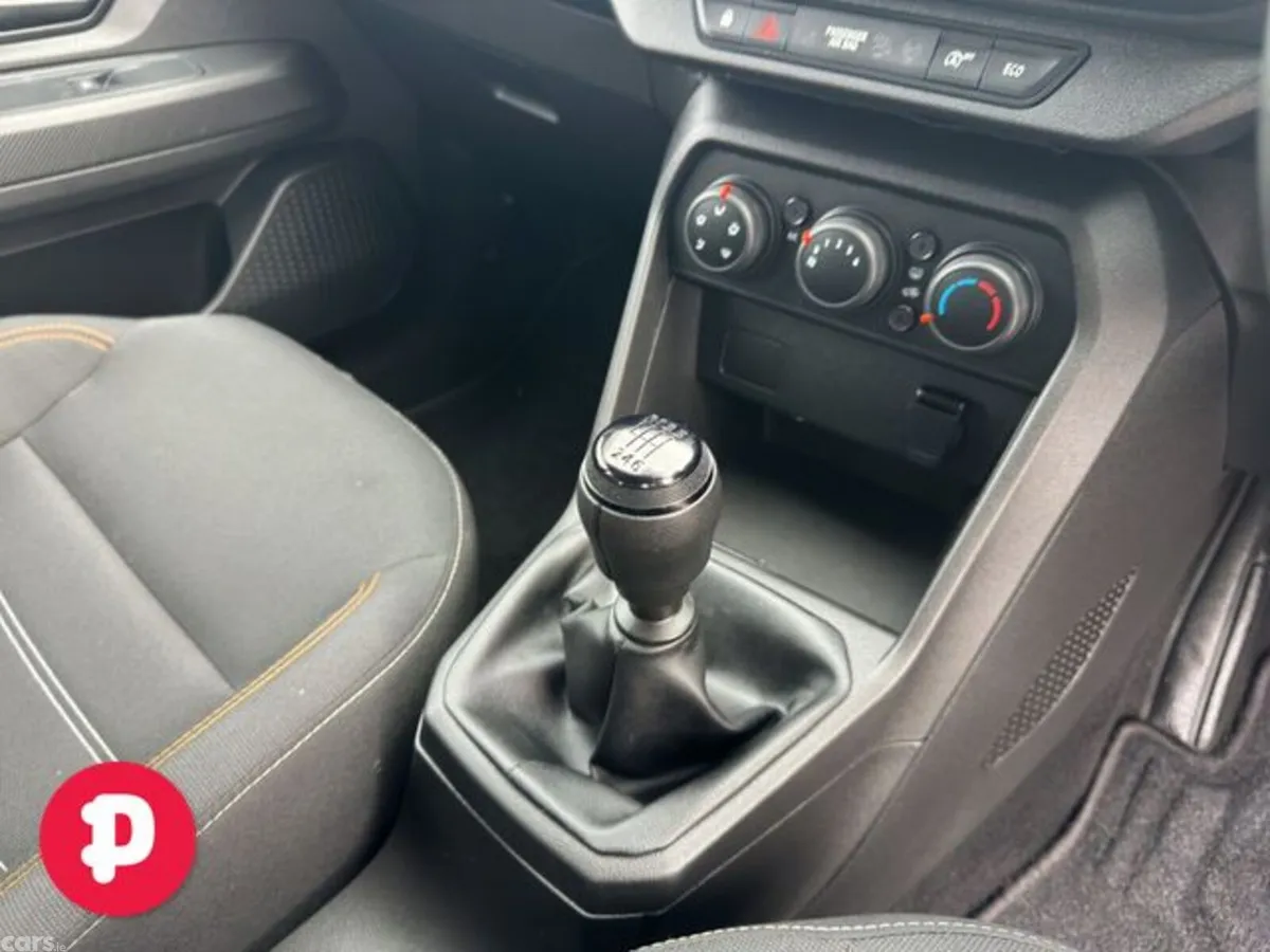 Dacia Sandero MPV, Petrol, 2022, Orange