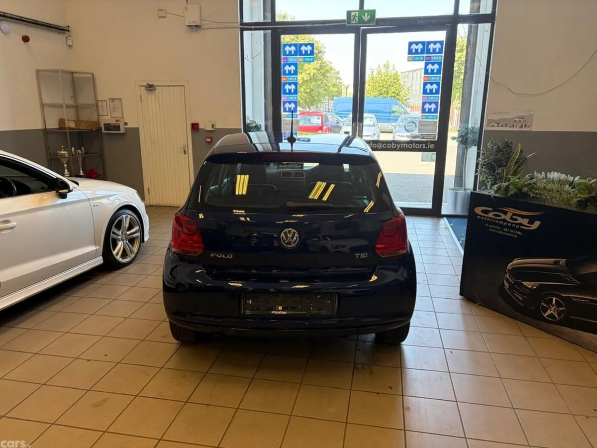 Volkswagen Polo Hatchback, Petrol, 2013, Blue