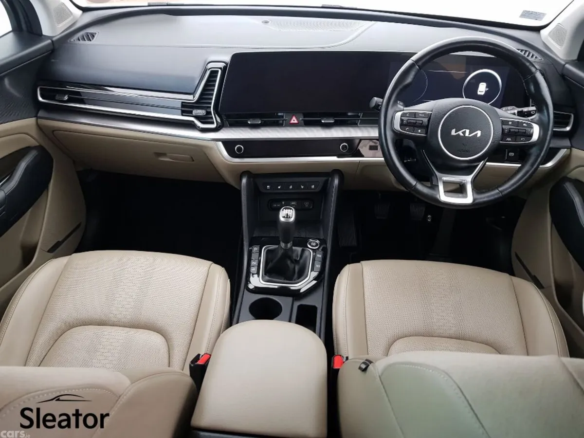 Kia Sportage MPV, Diesel, 2022, Grey