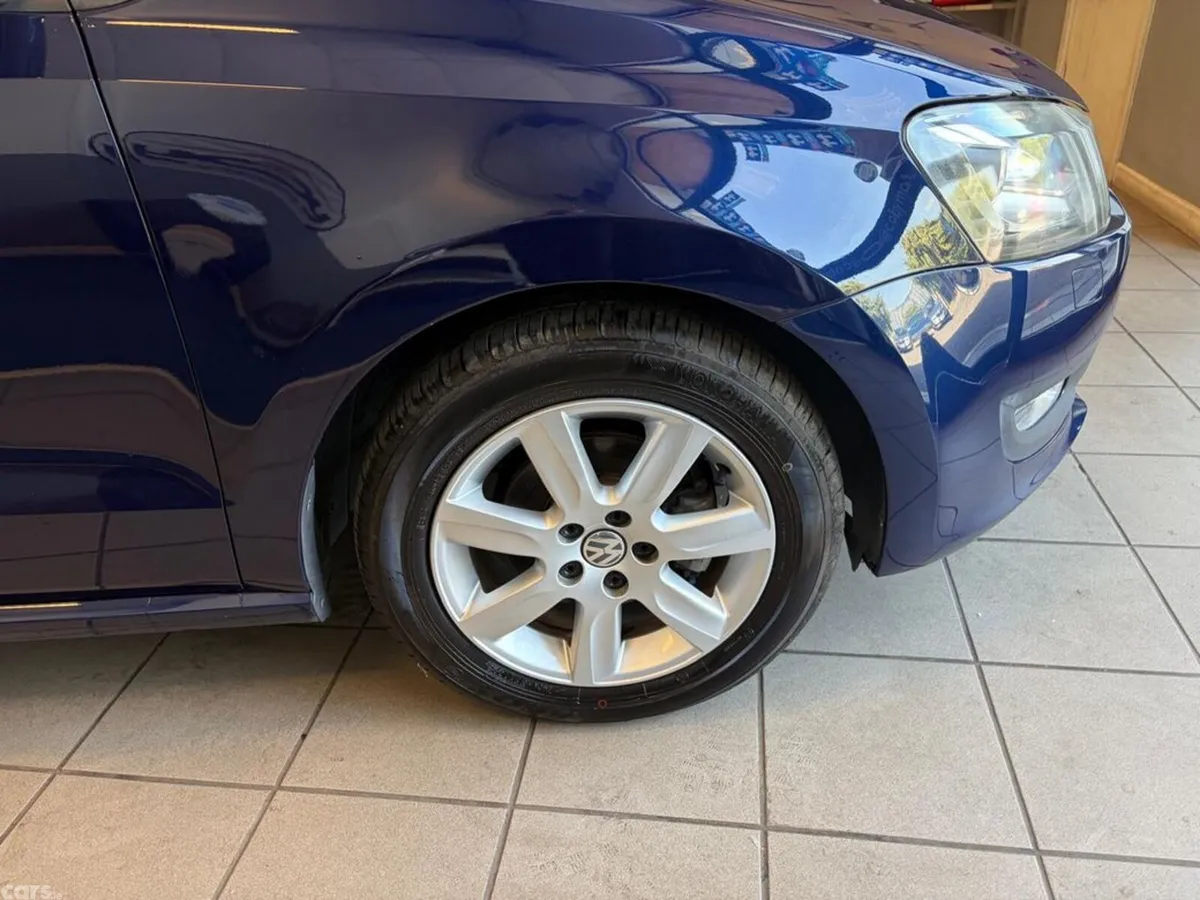 Volkswagen Polo Hatchback, Petrol, 2013, Blue