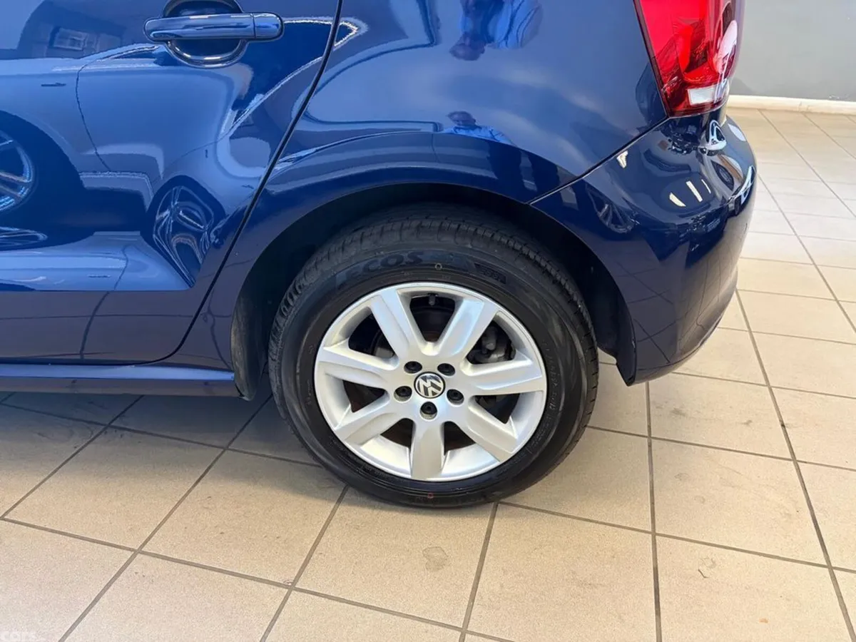 Volkswagen Polo Hatchback, Petrol, 2013, Blue