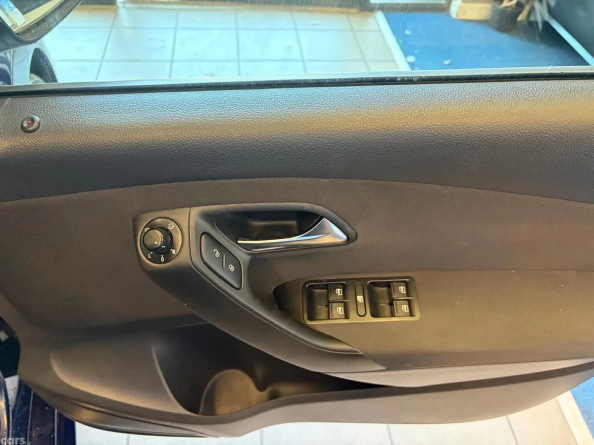 Volkswagen Polo Hatchback, Petrol, 2013, Blue