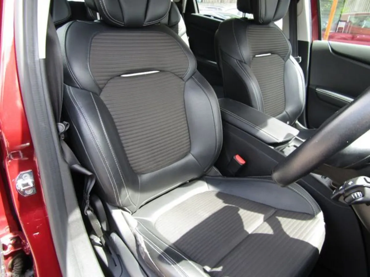 Renault Scenic Hatchback, Diesel, 2018, Red