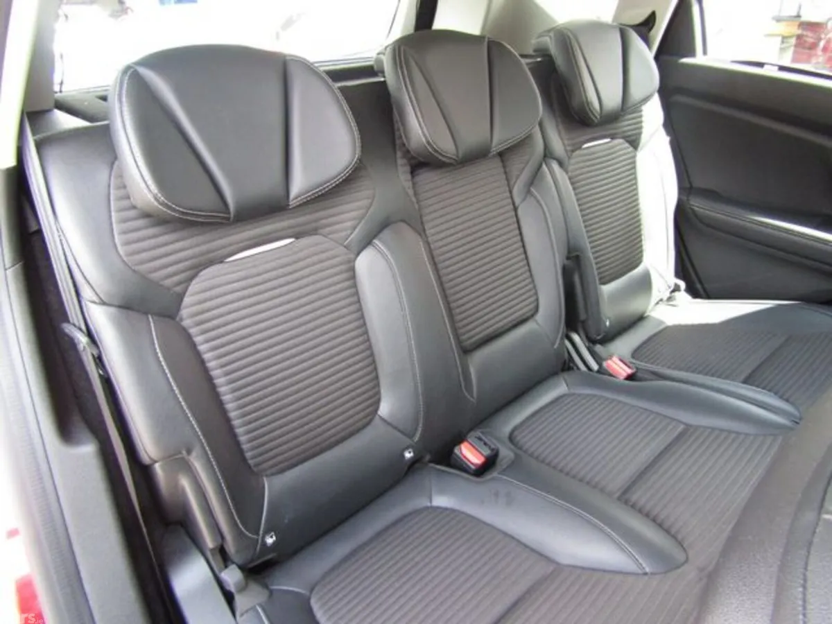 Renault Scenic Hatchback, Diesel, 2018, Red