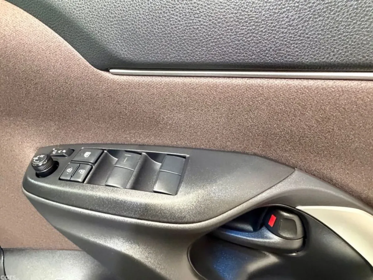 Toyota Yaris Cross SUV, Petrol Hybrid, 2020, Blue