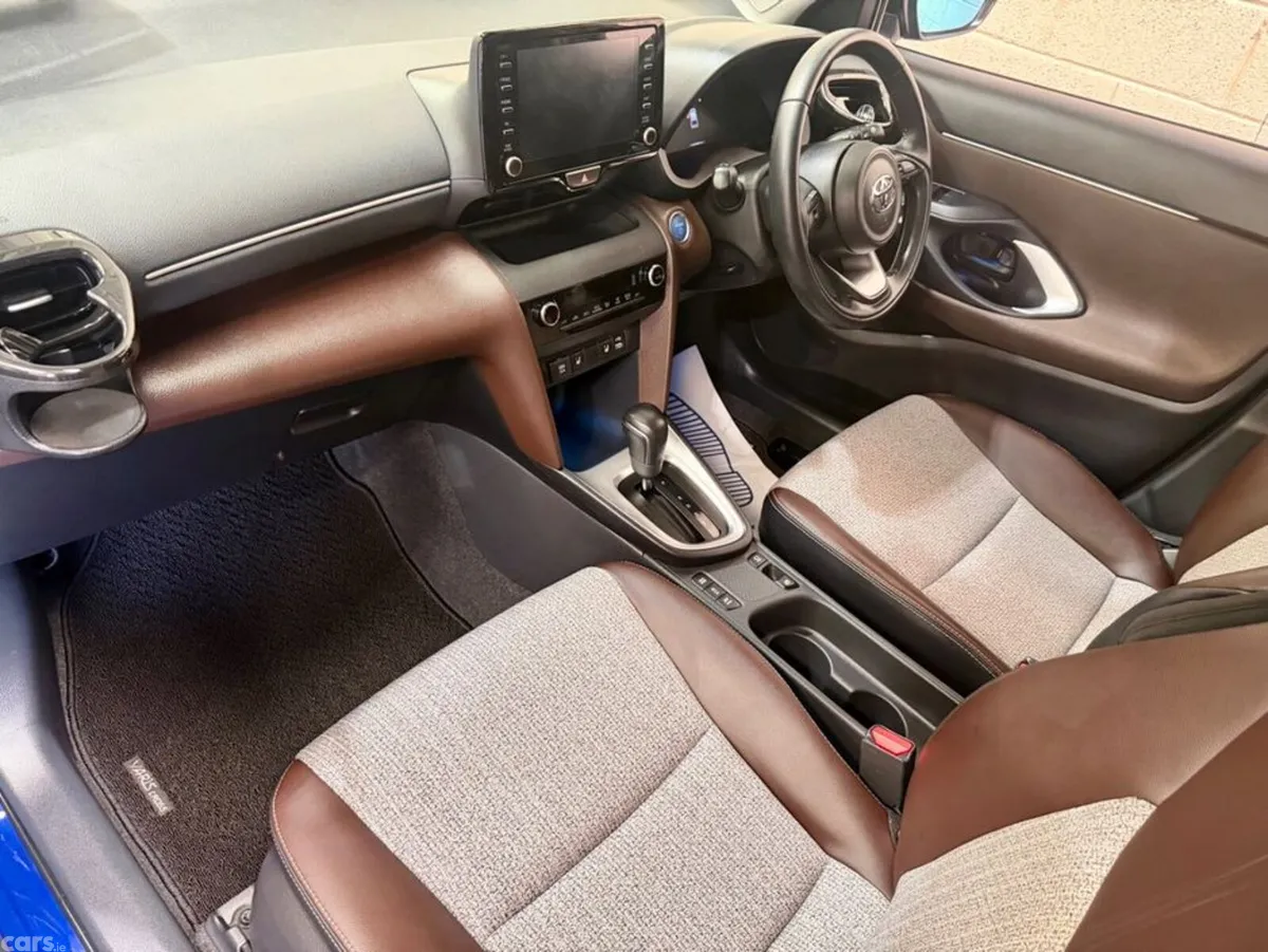 Toyota Yaris Cross SUV, Petrol Hybrid, 2020, Blue