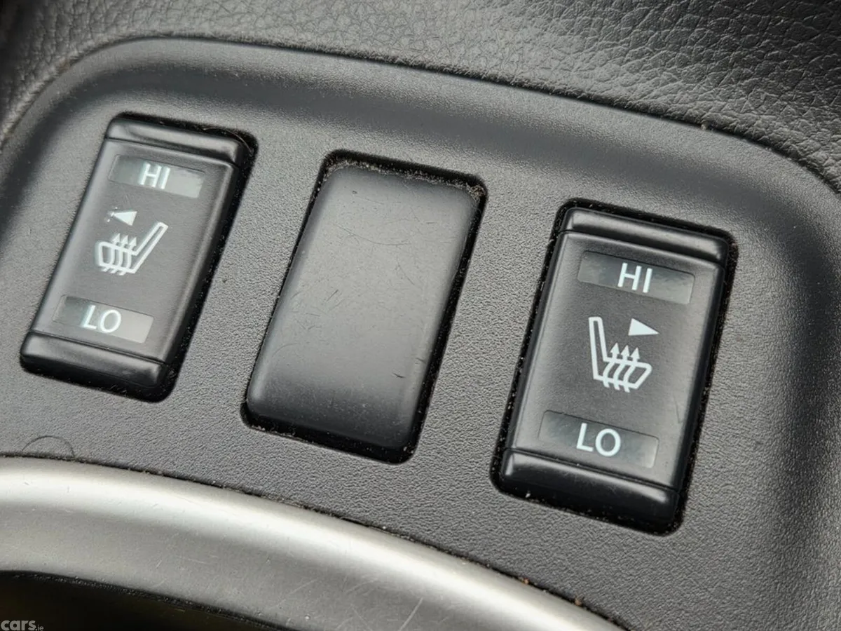 Nissan Navara Pick Up, Diesel, 2020, Silver