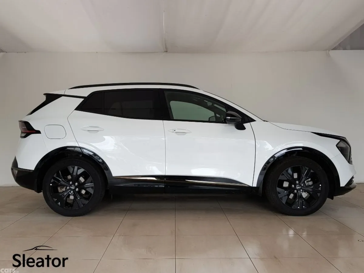 Kia Sportage MPV, Petrol Hybrid, 2025, White