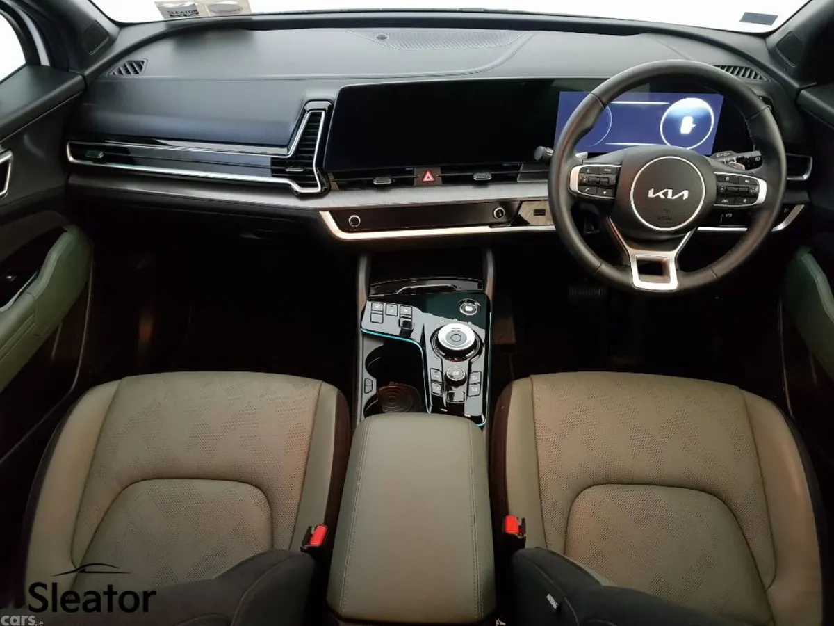 Kia Sportage MPV, Petrol Hybrid, 2025, White