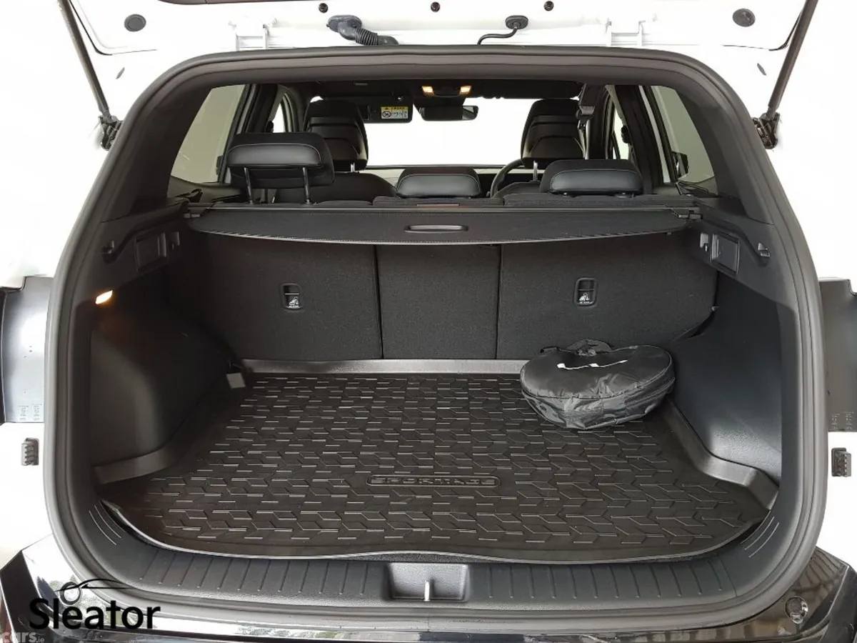 Kia Sportage MPV, Petrol Hybrid, 2025, White