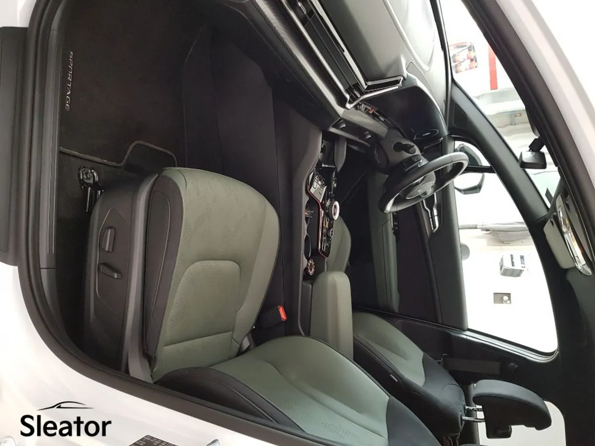 Kia Sportage MPV, Petrol Hybrid, 2025, White