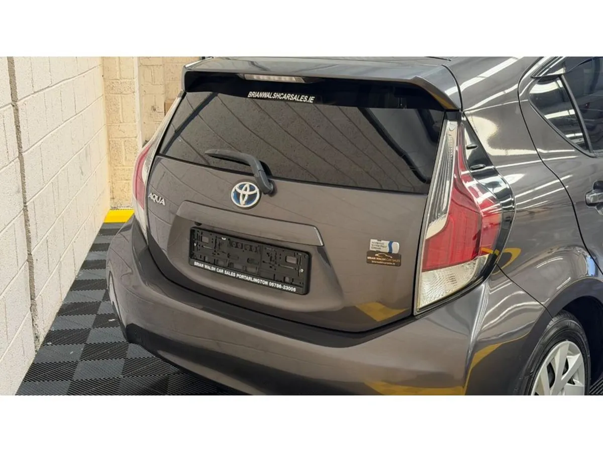 Toyota Aqua Hatchback, Petrol Hybrid, 2015, Grey