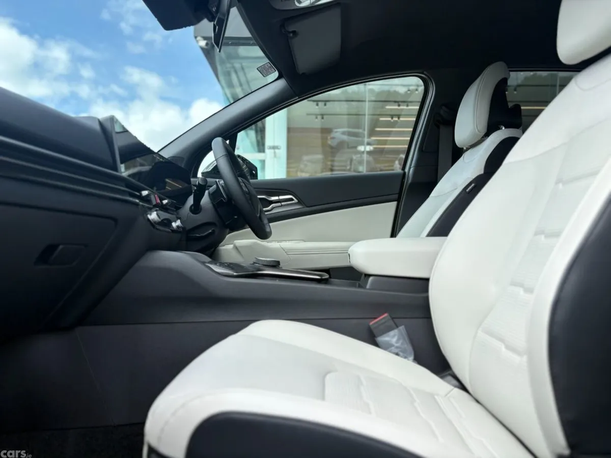 Kia Sportage SUV, Petrol Hybrid, 2027, Grey