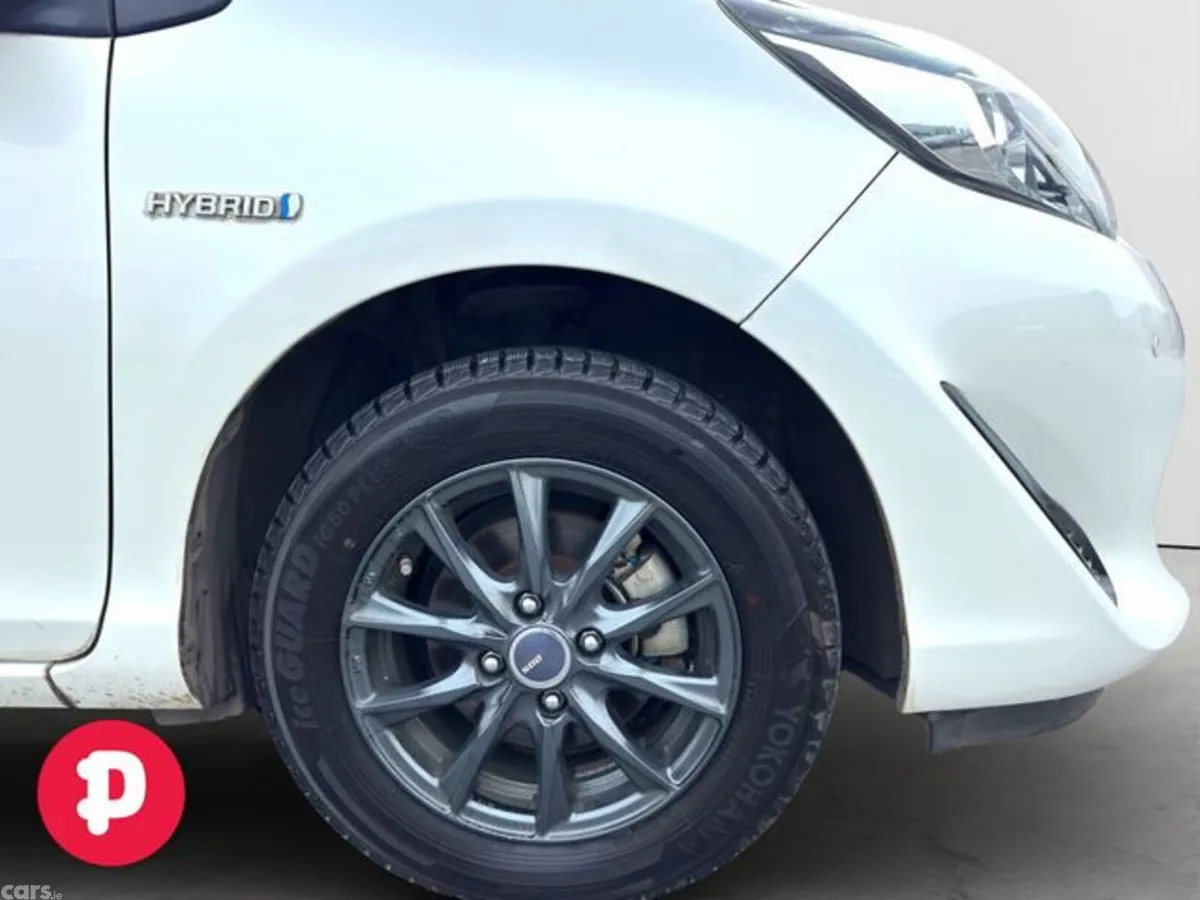 Toyota Aqua Hatchback, Petrol Hybrid, 2019, White