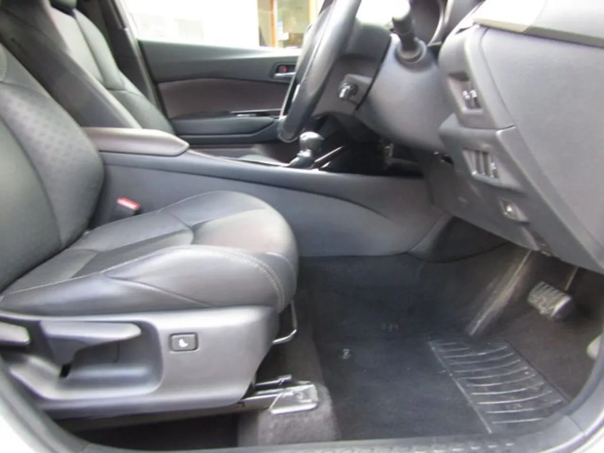 Toyota C-HR Hatchback, Petrol Hybrid, 2019, White