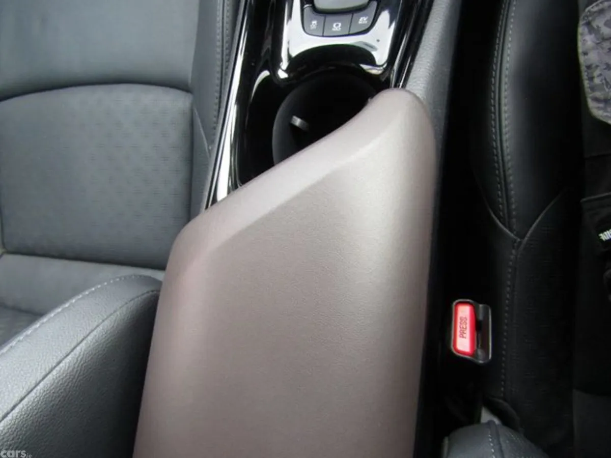 Toyota C-HR Hatchback, Petrol Hybrid, 2019, White