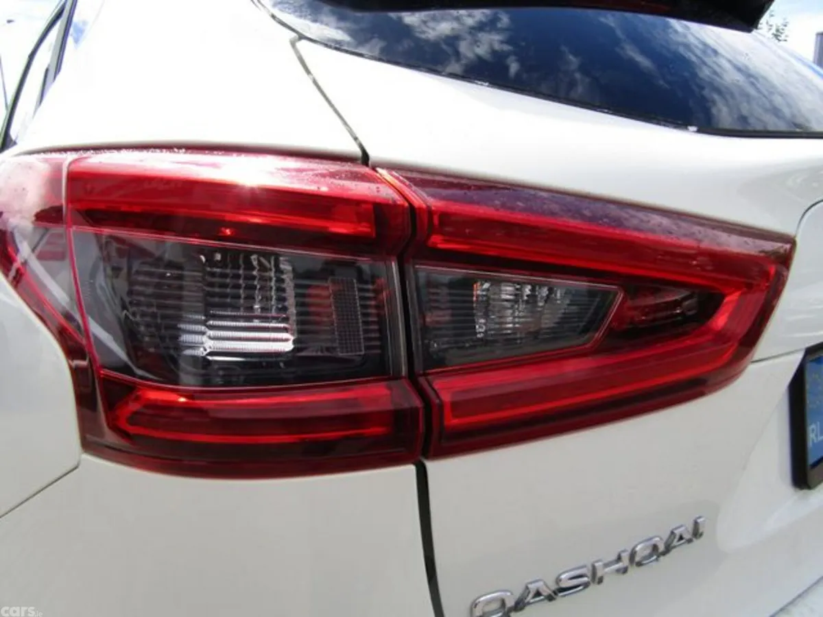 Nissan Qashqai MPV, Diesel, 2017, White