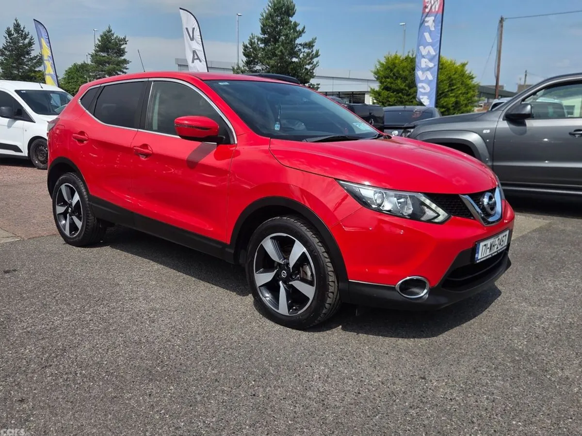 Nissan Qashqai Hatchback, Diesel, 2017, Red