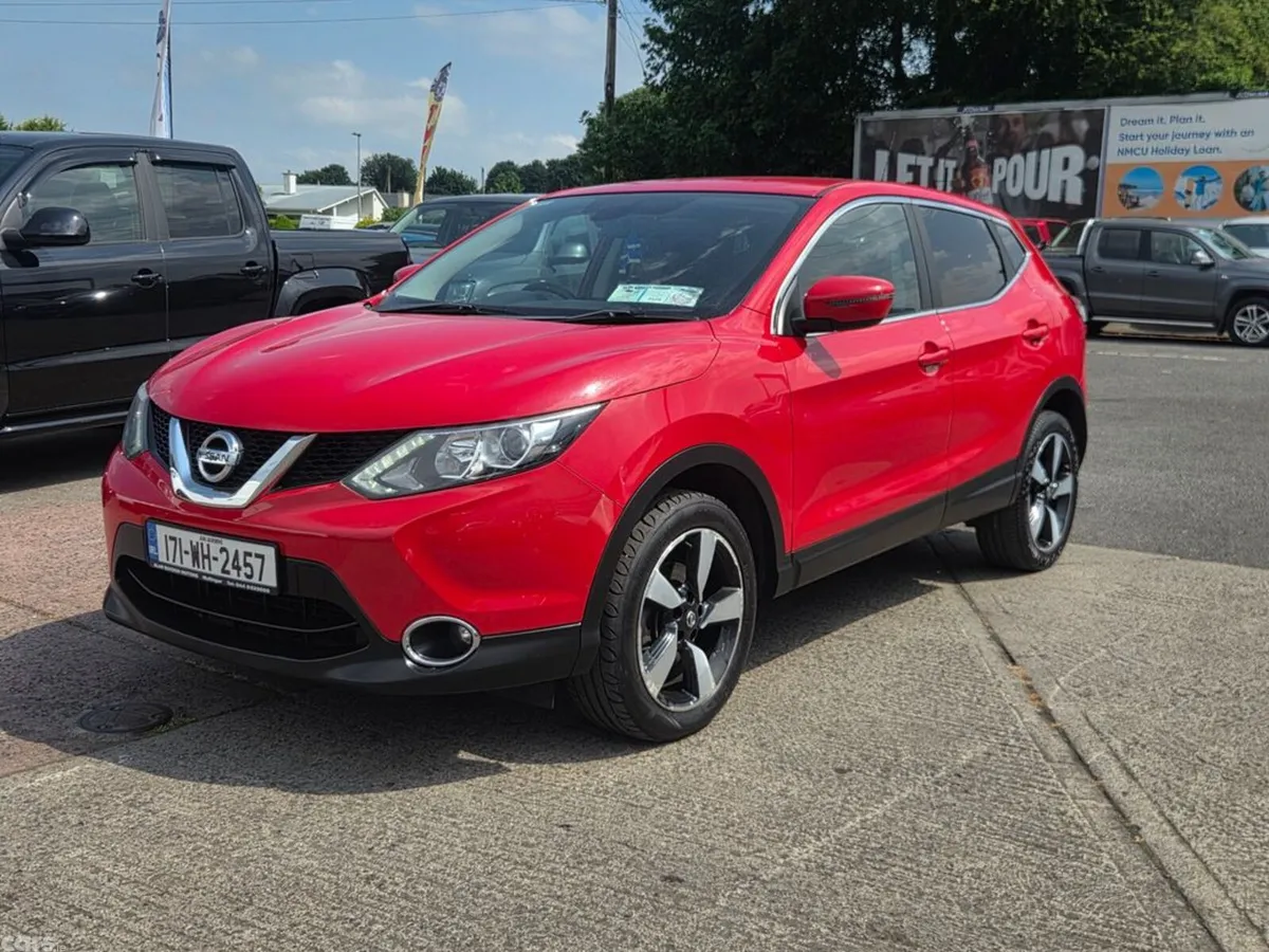 Nissan Qashqai Hatchback, Diesel, 2017, Red